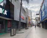 La tradicional postal de una peatonal casi vacía durante un partido decisivo de la Selección argentina.
