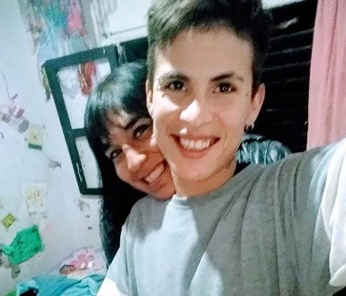 Sofía Noriega fue asesinada en Rosario por su amiga o pareja —las versiones son contradictorias—, quien en aquel momento se identificaba como Brandon. Sofía Noriega fue asesinada en Rosario por su amiga o pareja —las versiones son contradictorias—, quien en aquel momento se identificaba como Brandon.
