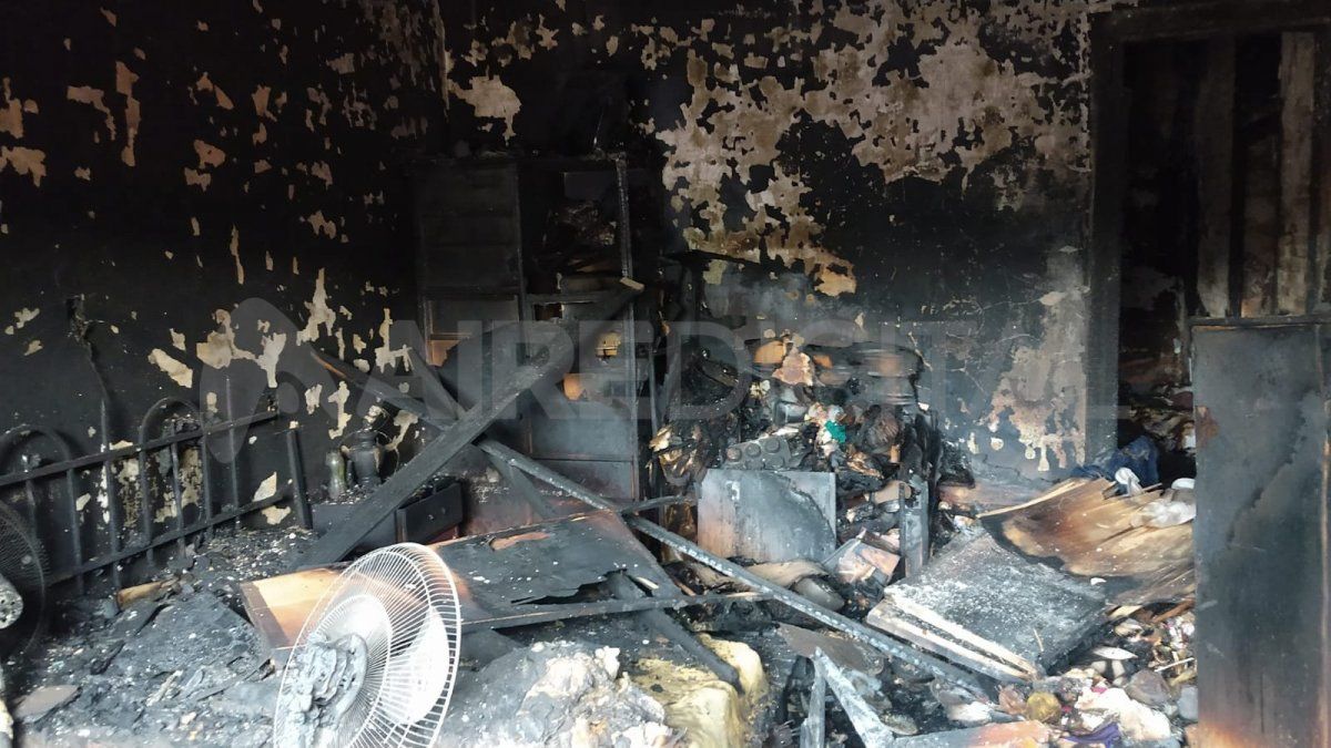 Los Bomberos Zapadores de la Unidad Regional I acudieron para apagar el incendio.