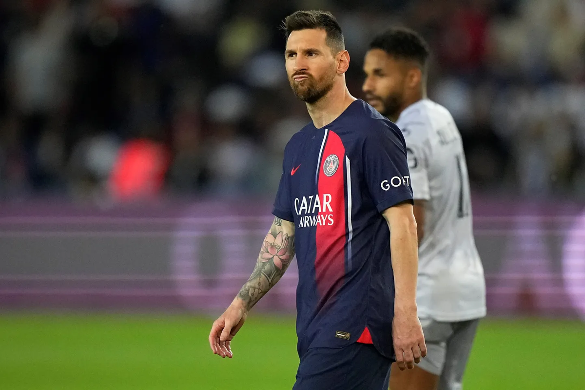 Lionel Messi tuvo una salida controvertida del PSG. Lionel Messi tuvo una salida controvertida del PSG.