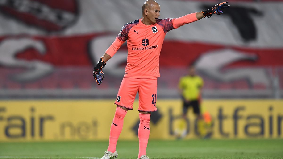 Sebastián Sosa sufrió una lesión y no atajará ante Defensa y Justicia por la Copa de la Liga Profesional.