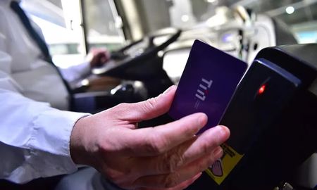 La tarjeta TIN comenzará a utilizarse a bordo de los colectivos interurbanos de Córdoba. La tarjeta TIN comenzará a utilizarse a bordo de los colectivos interurbanos de Córdoba.