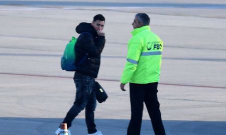Lionel Messi arribó esta mañana al aeropuerto de Fisherton, luego de la gira de la Selección Argentina por Europa, donde obtuvo la Finalissima y además goleó a Estonia 5-0. Lionel Messi arribó esta mañana al aeropuerto de Fisherton, luego de la gira de la Selección Argentina por Europa, donde obtuvo la Finalissima y además goleó a Estonia 5-0.