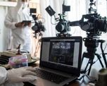 El sector de la&nbsp;industria audiovisual&nbsp;presentó un&nbsp;protocolo&nbsp;en el Poder Ejecutivo para proyectar la vuelta a la actividad de diversas áreas cinematográficas y televisivas paralizadas como consecuencia de la&nbsp;pandemia&nbsp;de coronavirus.