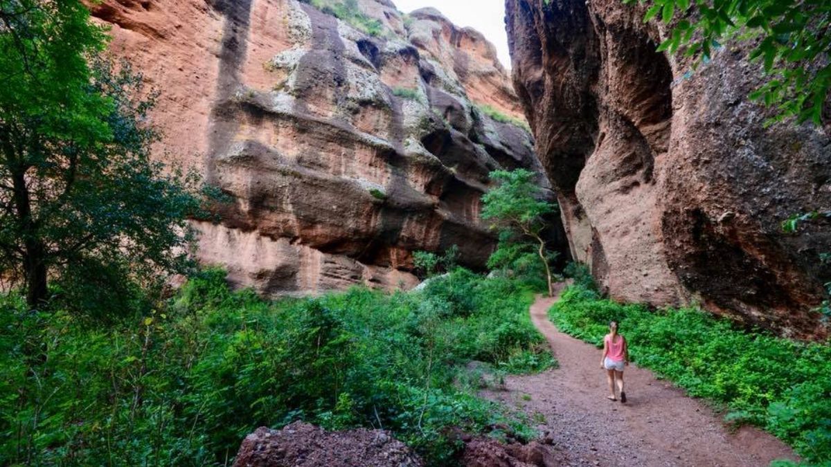 Las cascadas escondidas y el entorno natural convierten a Ongamira en un destino perfecto para disfrutar del verano entre sierras.