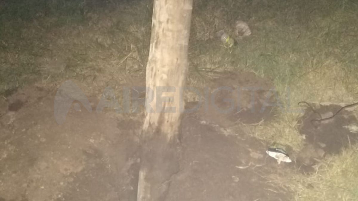 Intentaron robar un poste y fue la propia madre quien los denunció ante la policía.
