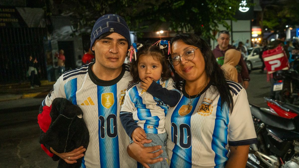 Así festejó Santa Fe la victoria de Argentina contra Inglaterra. Así festejó Santa Fe la victoria de Argentina contra Inglaterra.