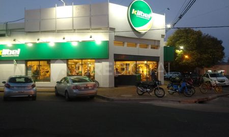 Los sujetos amedrentaron a los clientes presentes. Los sujetos amedrentaron a los clientes presentes.