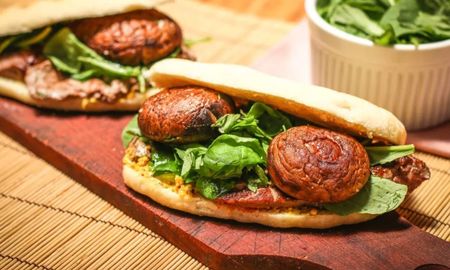 Sándwich de churrasco mariposa, by Maru Botana. Sándwich de churrasco mariposa, by Maru Botana.