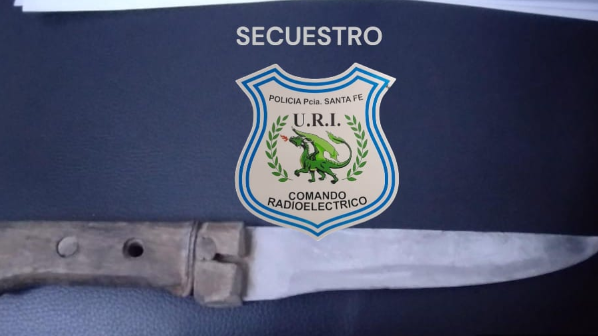 Entre sus pertenencias se encontró un cuchillo, el cual fue el que utilizó para amenazar a las personas. Entre sus pertenencias se encontró un cuchillo, el cual fue el que utilizó para amenazar a las personas.