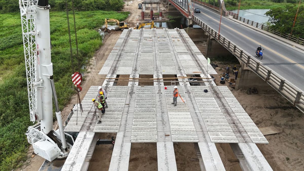 El nuevo puente Carretero que unirá Santa Fe con Santo Tomé empieza a tomar forma. El nuevo puente Carretero que unirá Santa Fe con Santo Tomé empieza a tomar forma.