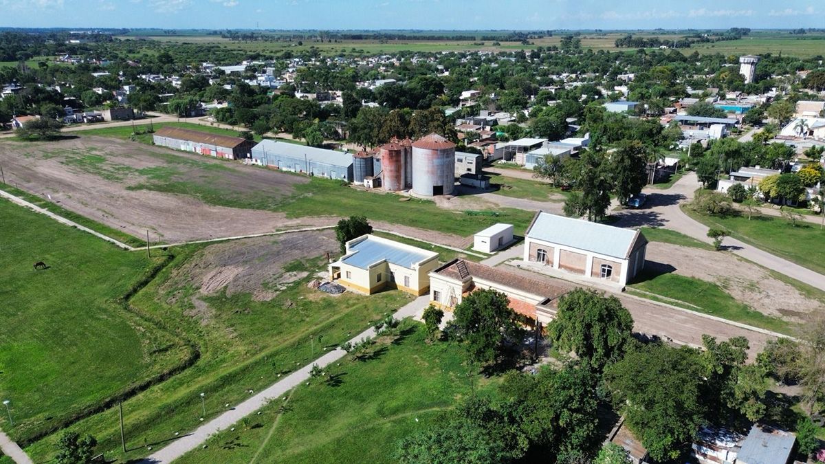 Con la reutilización de los silos, la obra propone revitalizar un espacio emblemático para actividades culturales, sociales y recreativas. Con la reutilización de los silos, la obra propone revitalizar un espacio emblemático para actividades culturales, sociales y recreativas.
