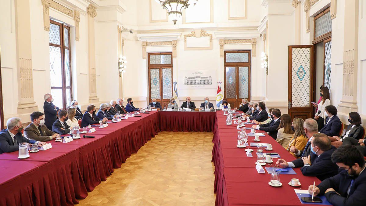 El gobernador Perotti