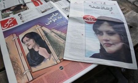 Amini era una joven kurda iraní de 22 años que falleció tras ser detenida por la policía de la moral por no llevar correctamente el velo. Amini era una joven kurda iraní de 22 años que falleció tras ser detenida por la policía de la moral por no llevar correctamente el velo.