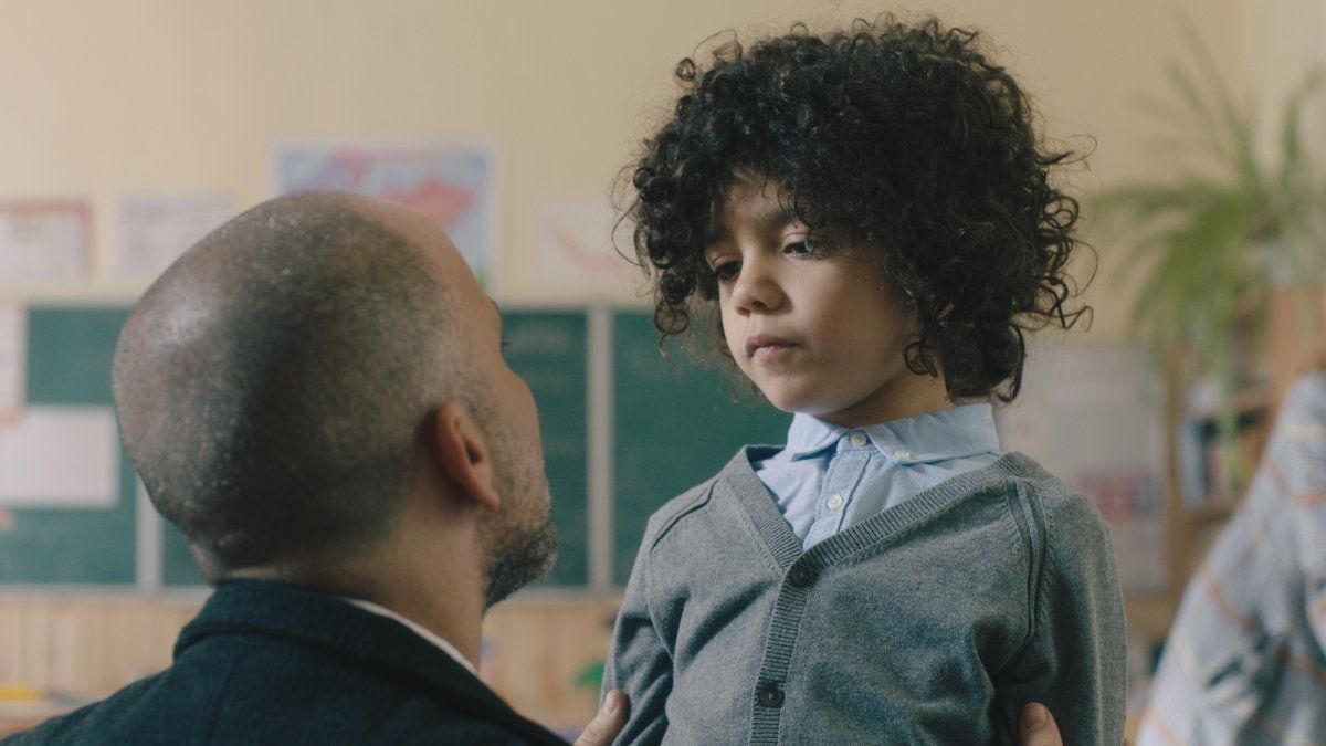 En sus diez episodios, este drama israelí toca teclas como la inmigración, la masculinidad, la paternidad y los trances de un matrimonio.