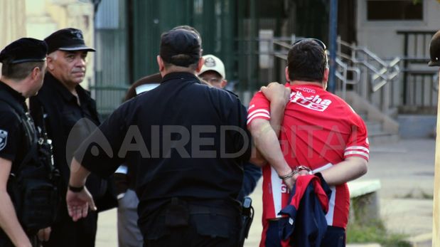 Dos de los hinchas de Unión detenidos tras el partido contra Sarmiento fueron imputados.
