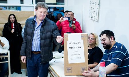 Gustavo Melella fue reelegido gobernador de Tierra del Fuego. Gustavo Melella fue reelegido gobernador de Tierra del Fuego.