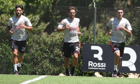 River debuta en la Copa de la Liga ante Estudiantes de La Plata. Marcelo Gallardo recibió a sus primeros dos refuerzos. River debuta en la Copa de la Liga ante Estudiantes de La Plata. Marcelo Gallardo recibió a sus primeros dos refuerzos.