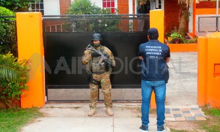 Ingreso a la casa del Zurdo Villarroel en Alto Verde, cuando el narco fue detenido por investigadores del área de drogas de Santa Fe. Ingreso a la casa del Zurdo Villarroel en Alto Verde, cuando el narco fue detenido por investigadores del área de drogas de Santa Fe.