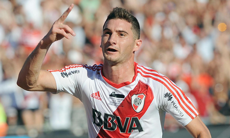 Lucas Alario de River dejó el club en 2017 para marcharse al Bayer Leverkusen. Lucas Alario de River dejó el club en 2017 para marcharse al Bayer Leverkusen.
