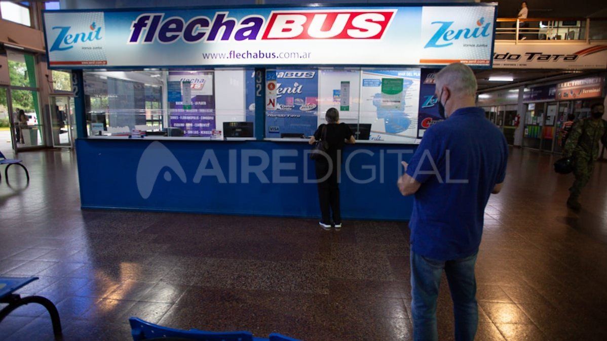 Volvieron a abrir las boleter&iacute;as en la terminal de &Oacute;mnibus de Santa Fe tras ocho meses de pandemia.