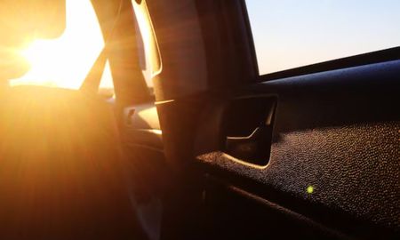 Nunca dejes uno de estos objetos dentro de tu auto cuando hace mucho calor. Nunca dejes uno de estos objetos dentro de tu auto cuando hace mucho calor.