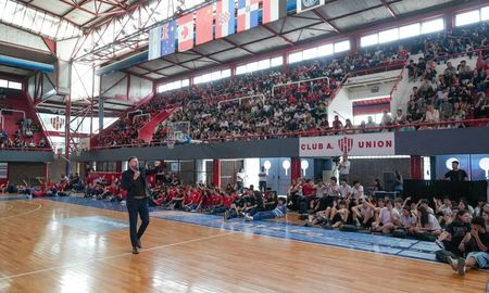 Hernán Navarro, fundador de Grooming Argentina y referente internacional en la temática, disertó ante tres mil estudiantes en la ciudad de Santa Fe. Hernán Navarro, fundador de Grooming Argentina y referente internacional en la temática, disertó ante tres mil estudiantes en la ciudad de Santa Fe.
