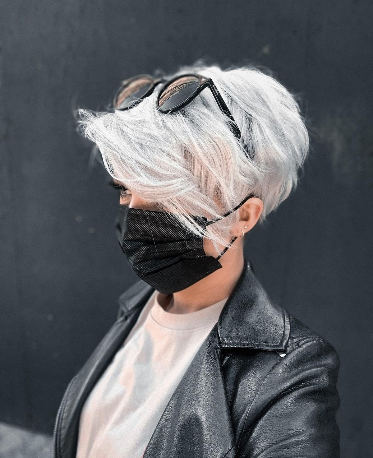 Los mejores cortes de cabello para mujeres con canas. Los mejores cortes de cabello para mujeres con canas.