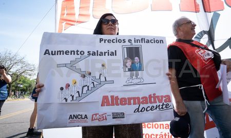 Como ocurre desde hace más de 10 años, las paritarias docentes comenzaron en febrero, no hubo acuerdo y se inicia el inicio de clases. Como ocurre desde hace más de 10 años, las paritarias docentes comenzaron en febrero, no hubo acuerdo y se inicia el inicio de clases.