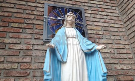 restauraron la figura de la virgen en la catedral de santa fe tras el acto vandalico restauraron la figura de la virgen en la catedral de santa fe tras el acto vandalico