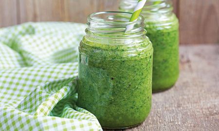 Smoothies y barritas caseras: snacks exprés para mantener energía y nutrición. Smoothies y barritas caseras: snacks exprés para mantener energía y nutrición.
