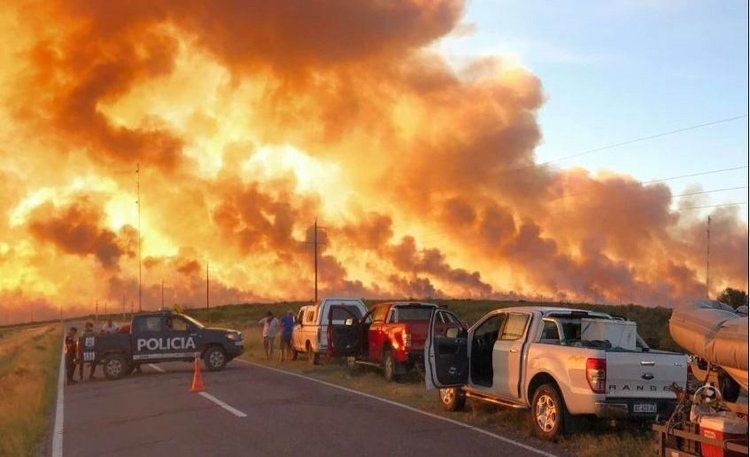 Se quemaron miles de hectáreas en Mendoza y el incendio está “activo”