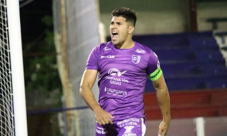 Catriel Sánchez, de Villa Dálmine, se recupera del puntazo en el cuello que sufrió mientras estaba con amigos en un bar bonaerense. Catriel Sánchez, de Villa Dálmine, se recupera del puntazo en el cuello que sufrió mientras estaba con amigos en un bar bonaerense.