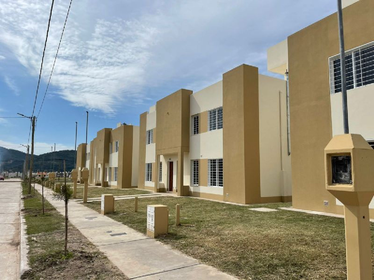 El presidente Alberto Fernández encabezará hoy en la ciudad de Salta un acto de entrega de viviendas y créditos habitacionales, se informó oficialmente.