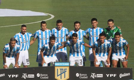 Racing reaccionó a tiempo y goleó por 6-1 a Dogor Cruz por la Copa Diego Maradona. Racing reaccionó a tiempo y goleó por 6-1 a Dogor Cruz por la Copa Diego Maradona.