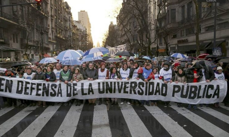 A la espera de una definición de la Corte Suprema sobre la Ley de financiamiento universitario, el Gobierno continúa las negociaciones con los rectores de universidades. A la espera de una definición de la Corte Suprema sobre la Ley de financiamiento universitario, el Gobierno continúa las negociaciones con los rectores de universidades.