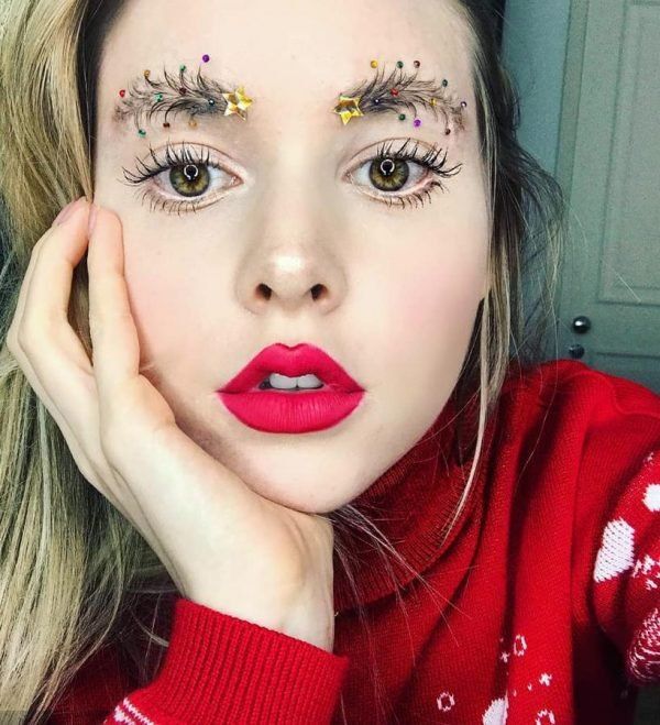 “Cejas de árbol de Navidad” la nueva tendencia de Instagram para las fiestas