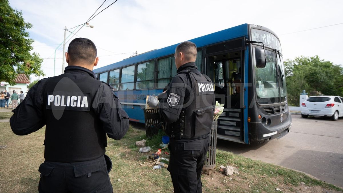 En noviembre de 2022, se inició un proceso de traslado de presos desde comisarías del Gran Santa Fe a la nueva Alcaidía de Las Flores. Sin embargo, en poco tiempo la infraestructura carcelaria volvió a resultan insuficiente. En noviembre de 2022, se inició un proceso de traslado de presos desde comisarías del Gran Santa Fe a la nueva Alcaidía de Las Flores. Sin embargo, en poco tiempo la infraestructura carcelaria volvió a resultan insuficiente.