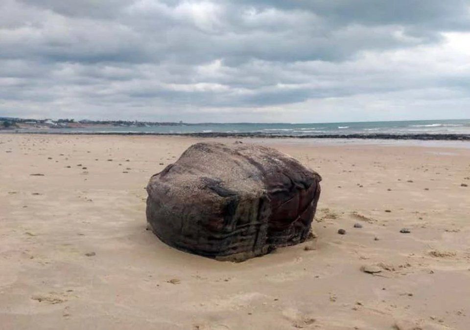 Cajas misteriosas encontradas en la costa de Brasil
