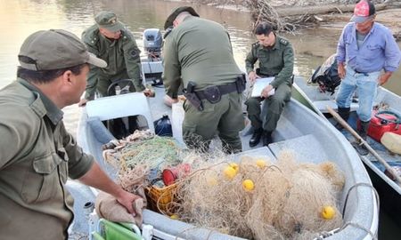 Mientras no exista otra decisión judicial, el Gobierno está obligado a garantizar la prohibición de la pesca comercial y deportiva en el Paraná. Mientras no exista otra decisión judicial, el Gobierno está obligado a garantizar la prohibición de la pesca comercial y deportiva en el Paraná.