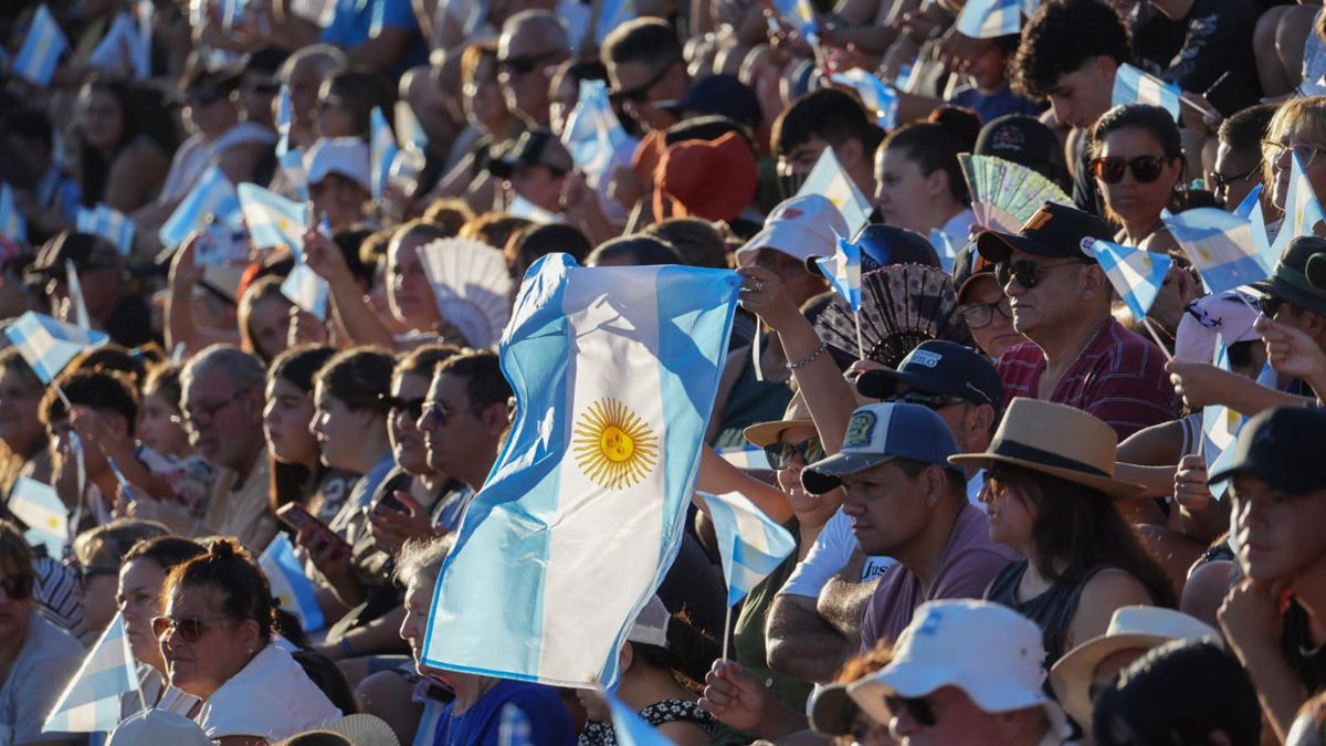 La ceremonia para trasladarle a los Granaderos el sable corvo de San Martín se realiza en la ciudad santafesina de San Lorenzo. La ceremonia para trasladarle a los Granaderos el sable corvo de San Martín se realiza en la ciudad santafesina de San Lorenzo.