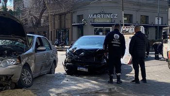 Un violento choque entre dos vehículos ocurrió esta madrugada en plena zona de Recoleta en la ciudad de Santa Fe.