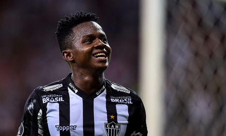 El ex River, Juan Cazares, fue diagnosticado con covid-19, luego de los testeos masivos realizados en su actual club, el Atlético Mineiro de Brasil. El ex River, Juan Cazares, fue diagnosticado con covid-19, luego de los testeos masivos realizados en su actual club, el Atlético Mineiro de Brasil.