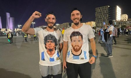 El Mundial de Qatar 2022 volvió a reunir a los gemelos, que se pusieron las mismas camisetas de los astros argentinos para alentar a la Selección. El Mundial de Qatar 2022 volvió a reunir a los gemelos, que se pusieron las mismas camisetas de los astros argentinos para alentar a la Selección.