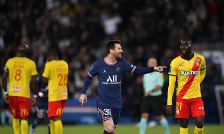 Lionel Messi anotó un gol en el empate 1-1 de Paris Saint-Germain ante Lens para la consagración en la Ligue 1 de Francia. Lionel Messi anotó un gol en el empate 1-1 de Paris Saint-Germain ante Lens para la consagración en la Ligue 1 de Francia.