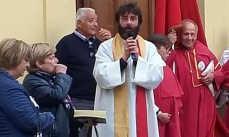 Un cura anunció en misa que se iba a casar: Estoy enamorado y dejo la sotana Un cura anunció en misa que se iba a casar: Estoy enamorado y dejo la sotana
