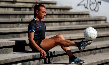 Mara Gómez ya se encuentra habilitada para disputar partidos con Villa San Carlos. Mara Gómez ya se encuentra habilitada para disputar partidos con Villa San Carlos.