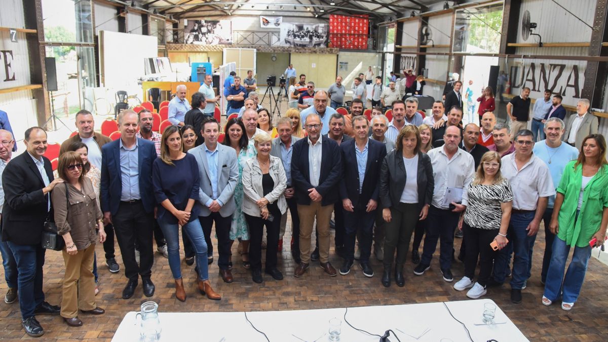 El convenio se firmó con representantes de municipios y comunas de los departamentos Iriondo, Belgrano, San Martín, Castellanos, Rosario, San Lorenzo, San Jerónimo y Las Colonias.