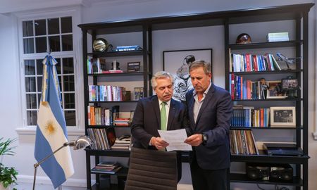 La reunión del intendente de Santa Fe con el presidente de la Nación duró algo más de una hora. La reunión del intendente de Santa Fe con el presidente de la Nación duró algo más de una hora.