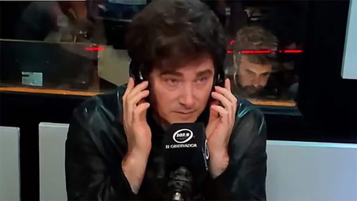 Javier Milei en una entrevista concedida a Luis Majul y Esteban Trebucq en radio Javier Milei en una entrevista concedida a Luis Majul y Esteban Trebucq en radio
